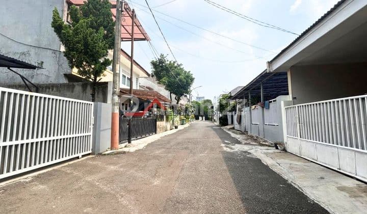 Rumah Hitung Tanah Dalam Komplek Dekat Tol Simatupang & Desari Area Cilandak, Jakarta Selatan