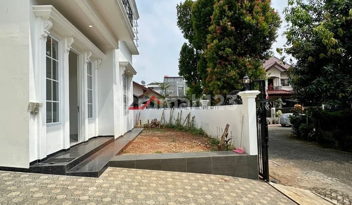 Brand New Classic Modern Dalam Komplek Area Tangerang Selatan