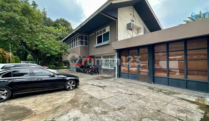 Bangunan Area Komersil Cocok untuk Usaha dan Kantor di Kebayoran Baru Jakarta Selatan.