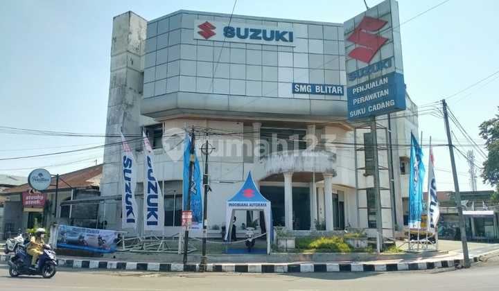 Suzuki Ex Showroom Shop House in Blitar, East Java