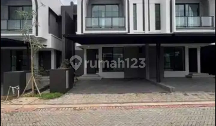 Rumah Mewah Dekat Stasiun Dan Mall