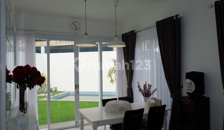Rumah Town House Dengan Pool Di Tangerang Selatan