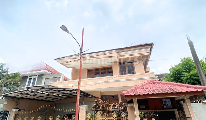 Rumah Luas 240 Semi Furnished Harga Murah Dekat Tol Desari