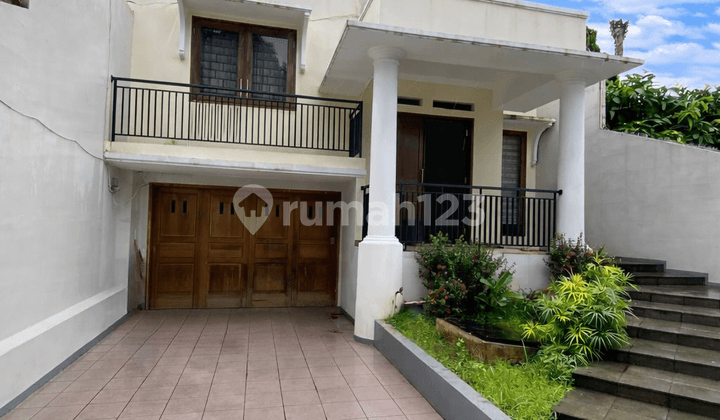 Rumah Cantik 1,5 Lantai di Pangkalan Jati Dekat MRT Luas 228 M2