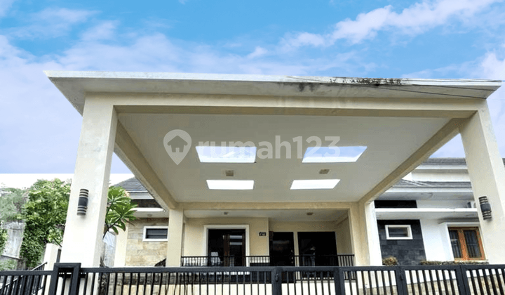 Rumah Modern Posisi Hook Dalam Komplek Cinere 3+1 Kamar