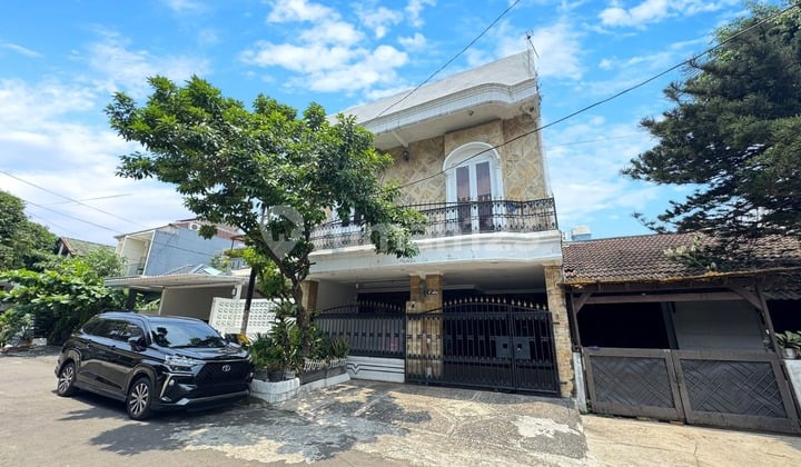 Rumah 3 Lantai di Cinere Semi Furnished Dalam Komplek Siap Huni
