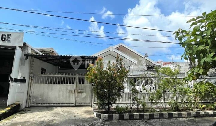 Rumah di Raya Kembar Medokan Asri Tengah Surabaya Bagus Terawat