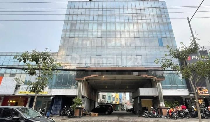Gedung Komersial Di Jalan Raya Dharmahusada Surabaya Strategis