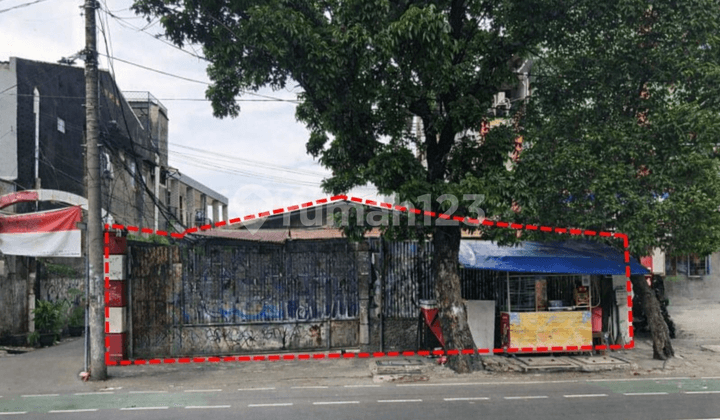 Commercial Space on the Side of a Main Road in South Jakarta