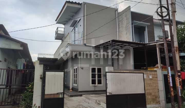 Kos-Kosan 2 Lantai Bonus Furnished Dijual Cepat di Thb Harapan Indah Bekasi
