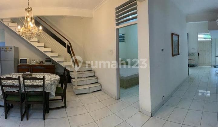 Rumah Dua Lantai Area Bendungan Hilir...Bisa untuk Komersial...Jalan Lebar Lingkungan Sudah Banyak di Pakai untuk Komersial