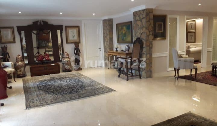 Rumah 3 lantai di area komersial di Kebayoran baru..jarang ada