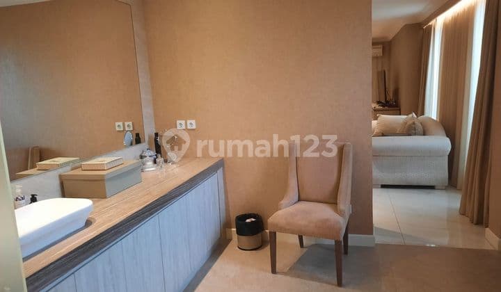Rumah kantor ..zona komersial bisa 4 lantai di Kebayoran baru