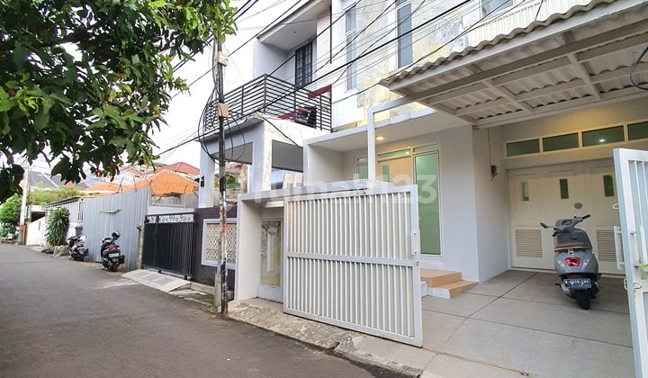 Rumah baru minimalis jalan dua mobil di tebet Jakarta Selatan
