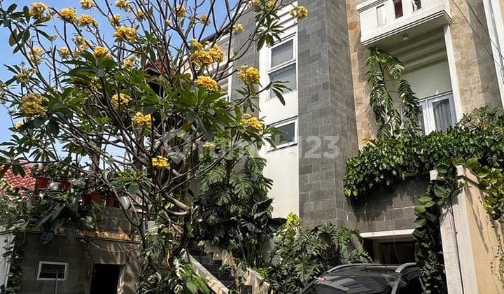 Rumah Fully Furnished Jakarta Selatan