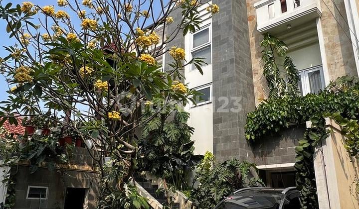 Rumah Fully Furnished Jakarta Selatan