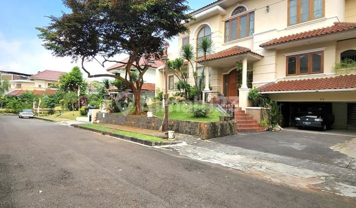 Rumah di Lebak bulus Jakarta Selatan dalam komplek