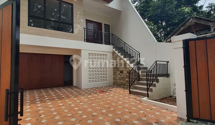 Rumah baru private pool dan ada Rofftop cilandak jaksel