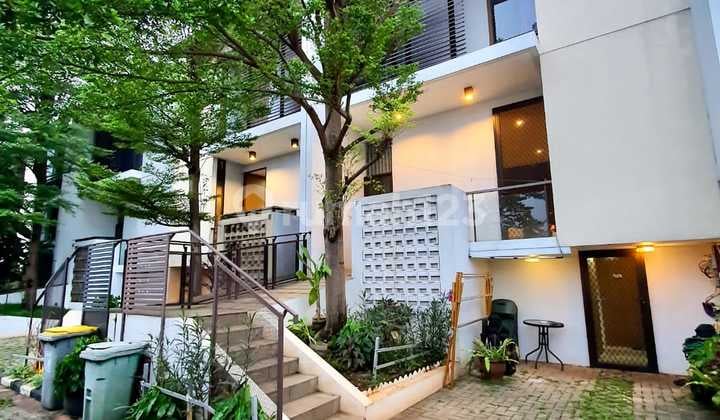 Townhouse Modern Minimalis 3 Lantai private pool,Cilandak