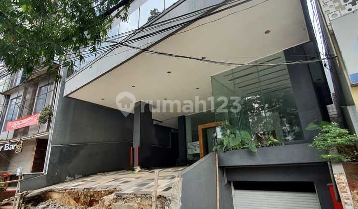 Gedung baru siap pakai 8 lantai plus basement Sudirman