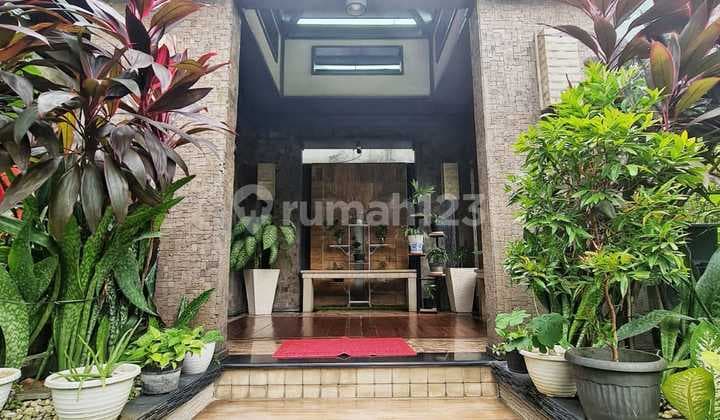 Rumah modern tropical garden pondok indah