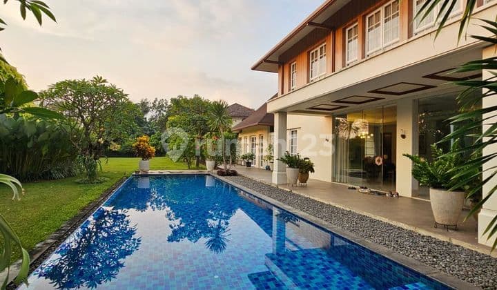 Villa atmosphere house veteran Jakarta Selatan