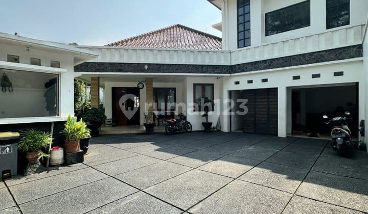 RUMAH MODERN SIAP HUNI TAMAN LUAS AMPERA KEMANG