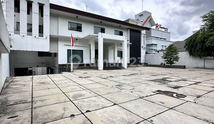 Commercial Building Suitable for Business and Office in Kebayoran Baru