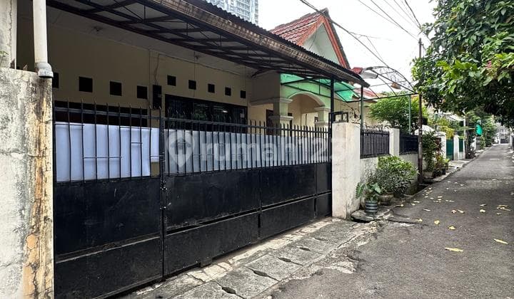 Rumah Hunian Asri Dekat Pasar Tebet Barat