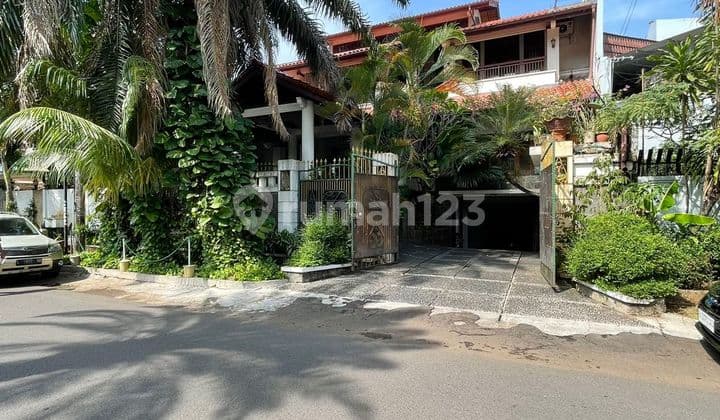 Rumah Nuansa Villa Area Senopati Row Jalan Lebar