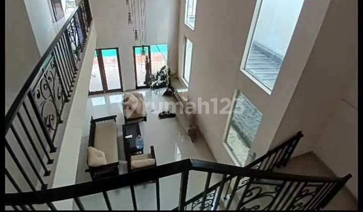 Rumah Semi Furnished 2 Lantai