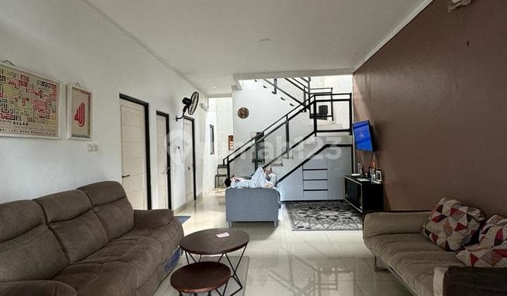 Jual Rumah 2 Lantai Siap Huni di Dekat Kampus Upj Bintaro