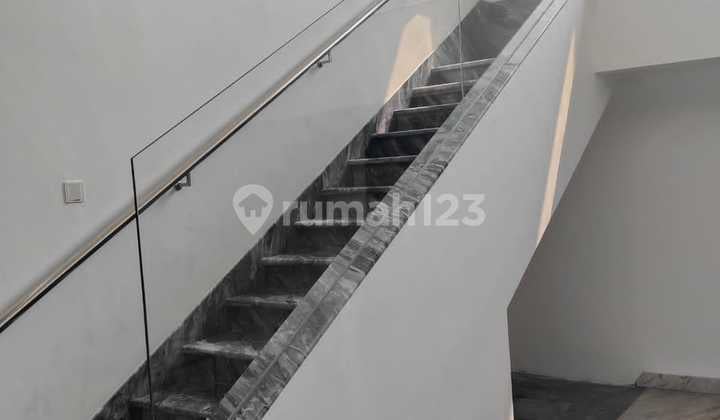 Dijual Rumah Hook Mewah semi furnish Jadeite BSD