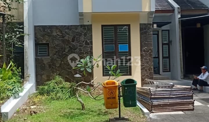 Minimalist House Ready to Live In, Comfortable and Quiet Environment, Strategic Location in Avani BSD City Area