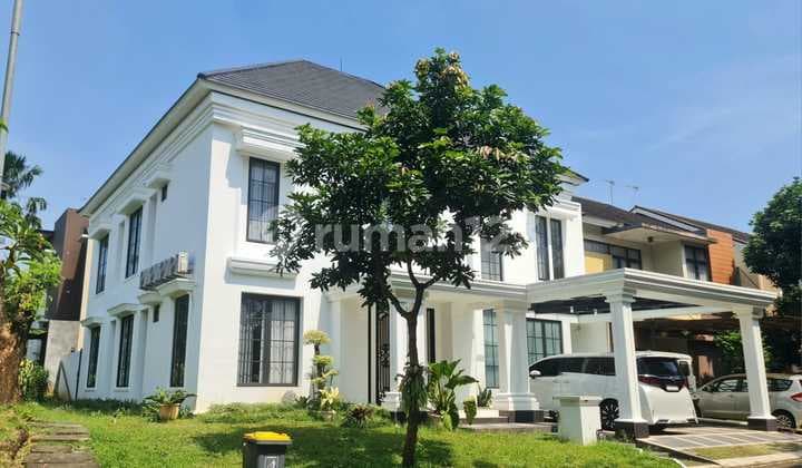 American Classic House, Standalone Building, Hook, Transgender, Swimming Pool in Foresta BSD.