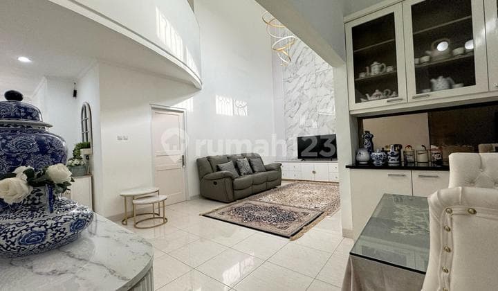 Rumah Cantik Full Furnished Lokasi Strategis One Gate System Puspita Loka Bsd City