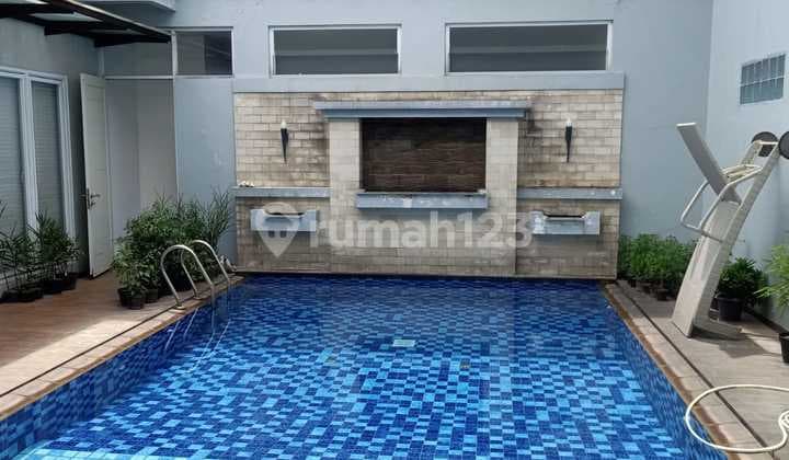 Dijual de latinos BSD Rumah mandiri luas ada swimming pool