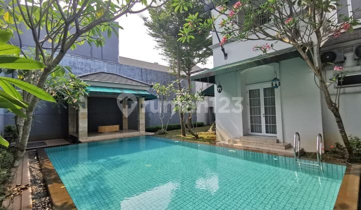 Turun Harga Dijual Rumah Ada Pool Mewah Kawasan Elit De Maja Bsd City