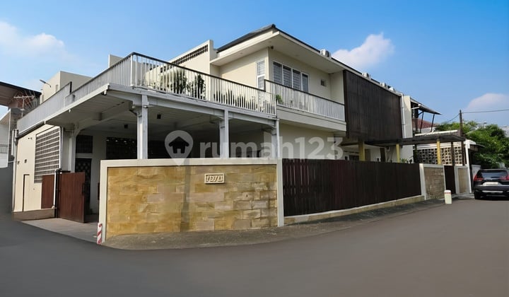 Rumah Modern Hook di Griya Loka BSD