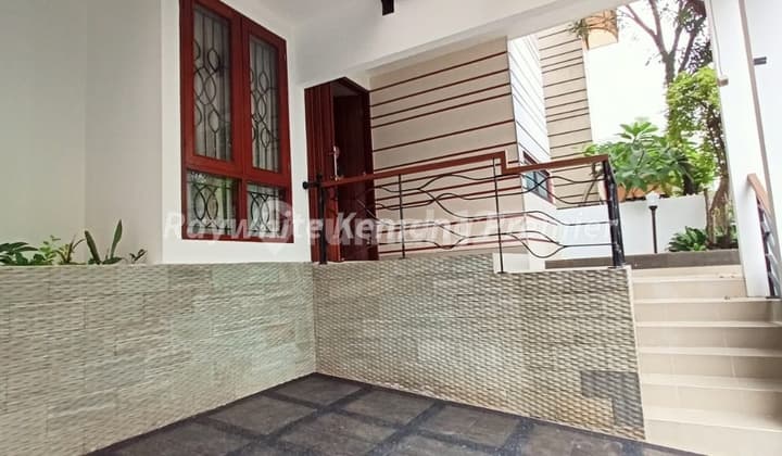Rumah Lingkungan Town House ,Keamanan 24 Jam , Siap Huni,Akses Mudah di Daerah Cipete Utara