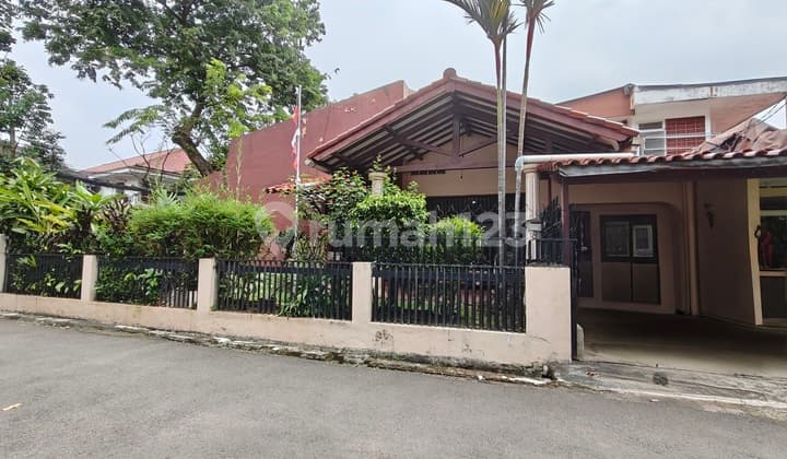 Rumah di Pojok Luas Tanah 270M2 Area Cidodol Kebayoran Lama,Lokasi Strategis Dekat Permata Hijau Mendekati NJOP