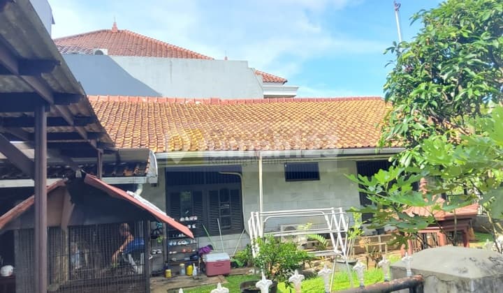 Rumah Lama lingkungan komplek Area Ragunan Jakarta Selatan,