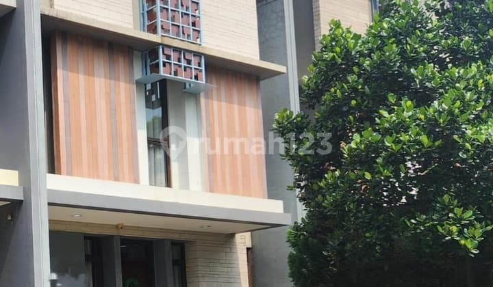 Guest House in Regentown in Front of Ice BSD City