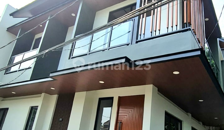 Rumah Brand New Cantik , Hoek Samping Taman di Griya Loka.dekat Pasar Modern dan Exit Tol