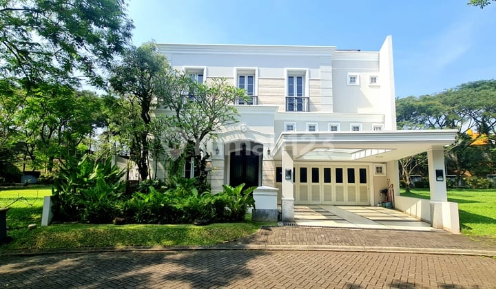 Luxury Standalone House, Semi-Detached, Fully Furnished, High-Spec Materials, Strategic Location in Foresta BSD.