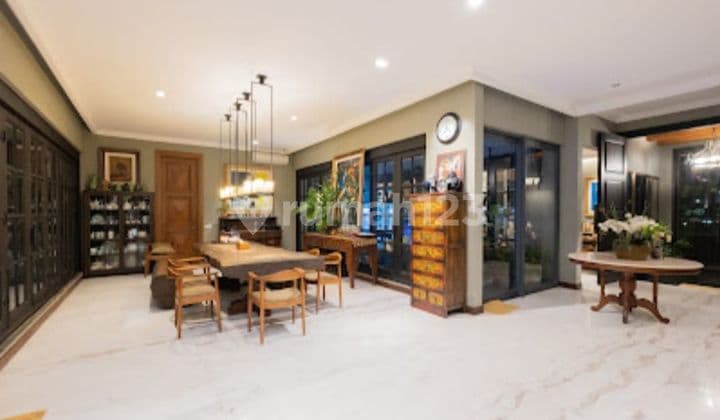 Rumah Mewah Emerald Cove Summarecon Serpong , Swimming Pool , Roof Garden