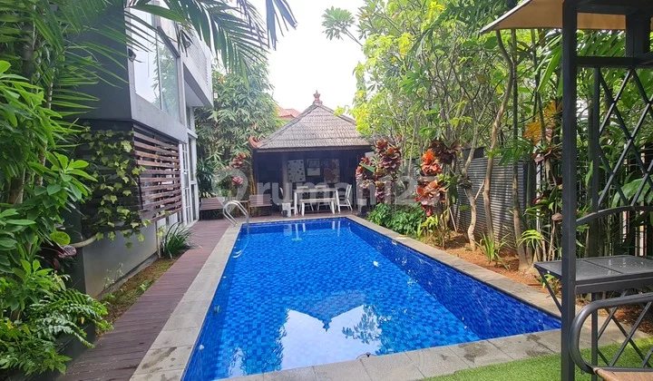 Rumah Bangunan Mandiri, Swimming Pool, Lay Out Maksimal Siap Huni, di Puspita Loka, BSD City