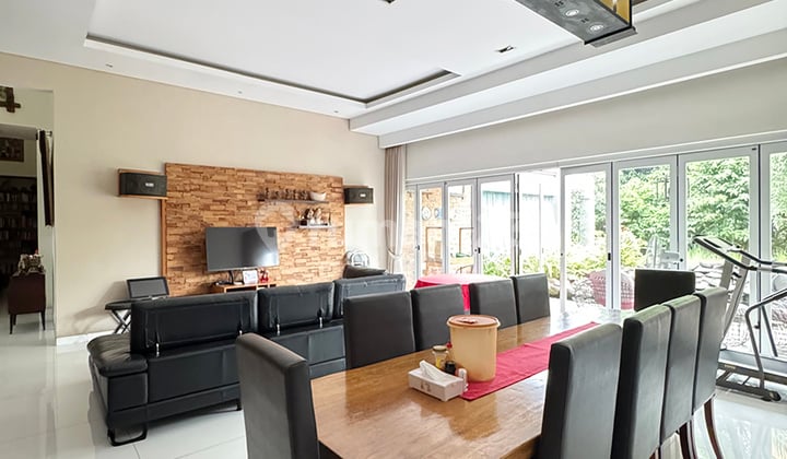 De Park Brasia House, 18 Meters Wide, Spacious Backyard with Space for Swimming Pool, Strategic Location.