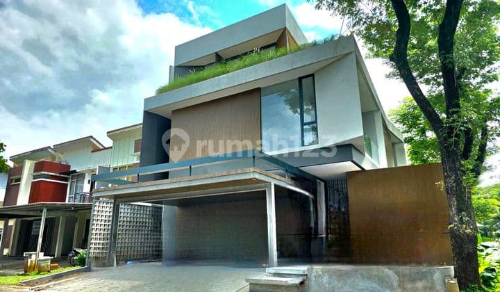 Rumah Mewah Brand New Bangunan Mandiri.3 Lantai di Foresta Lift Available.dekat Exit Tol.dan Aeon Mall