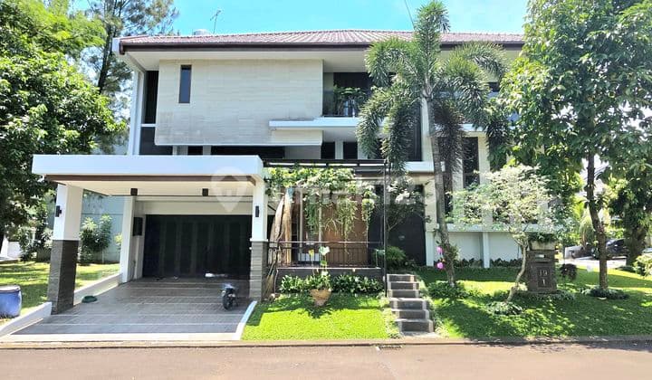 Rumah Hoek Bangunan Mandiri Depan Taman ,High Ceiling, Lay Out Maksimal di The Green BSD City,.Dekat Exit, Pasar Modern. Stasiun Cisauk